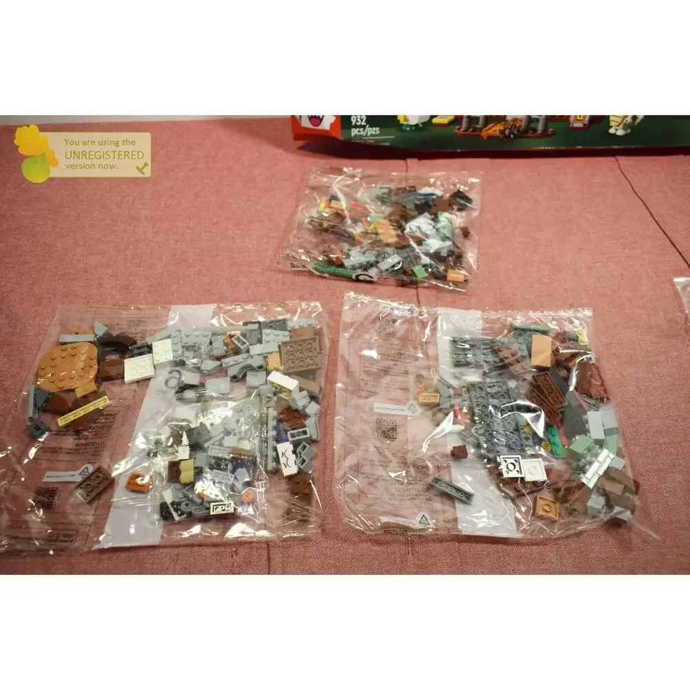 LEGO Super Mario King Boo's Haunted Mansion Set 71436 - Picture 7 of 16